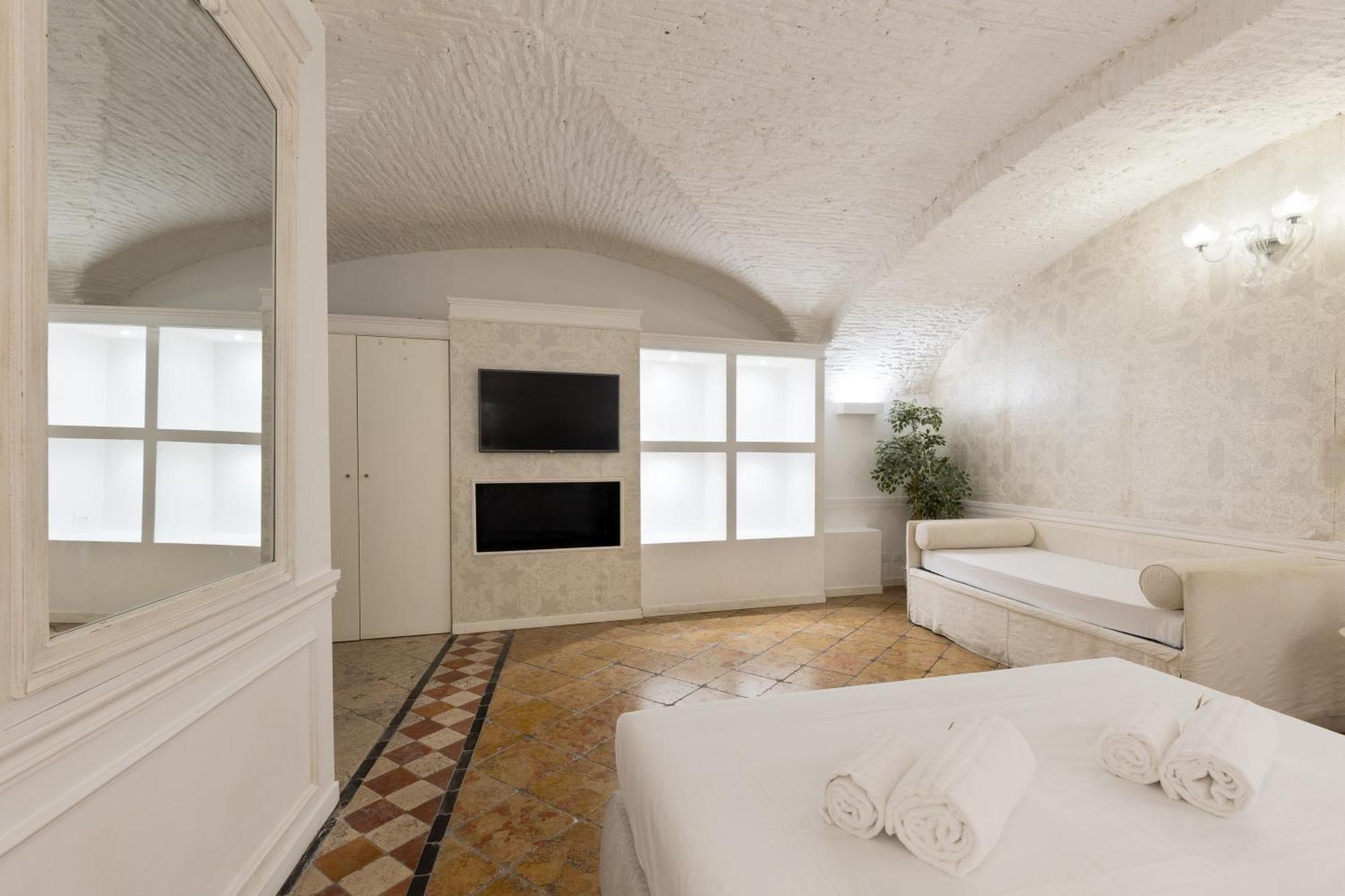 Domus Luxury *