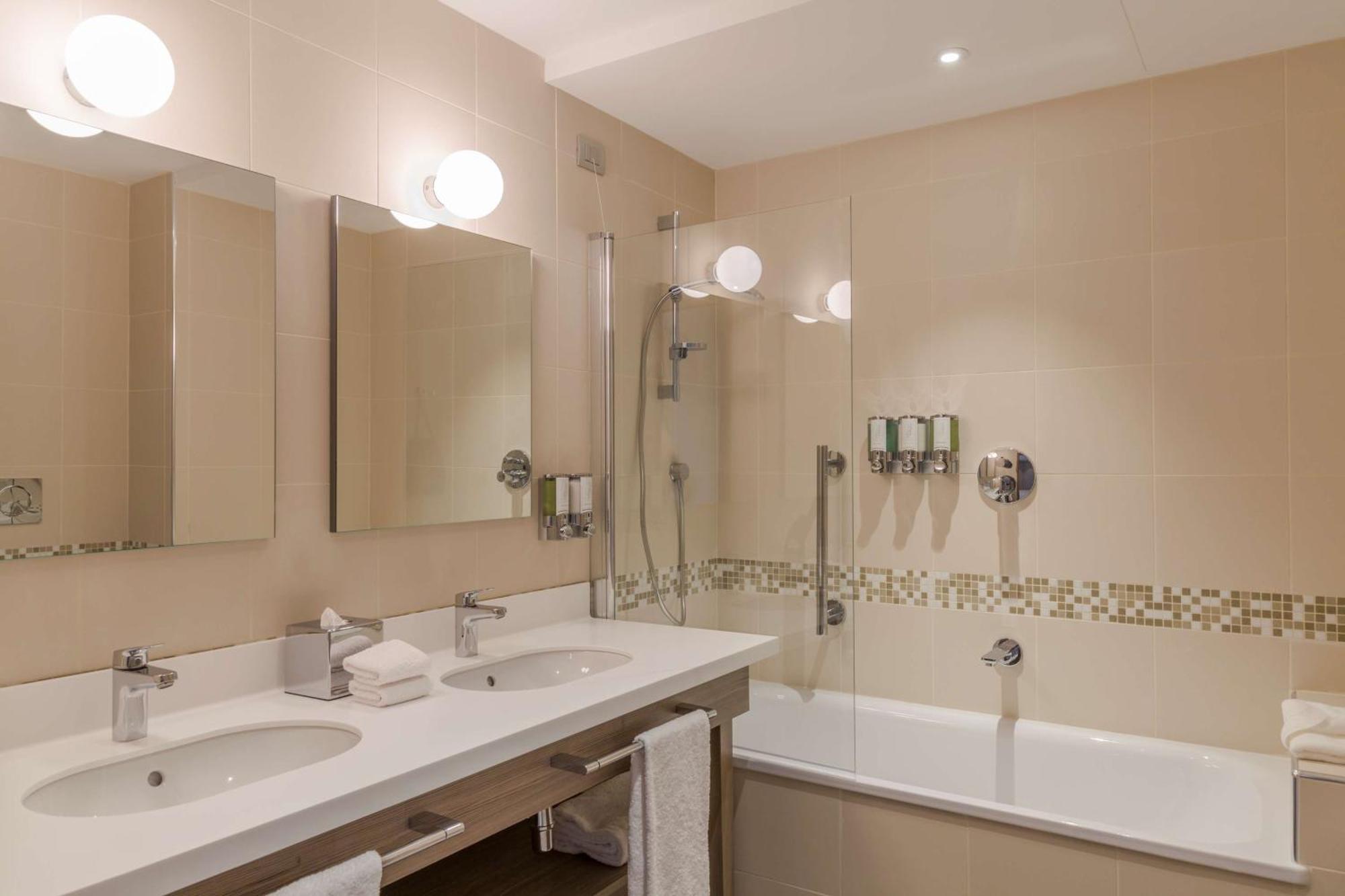 Hotel Hampton By Hilton East 3*