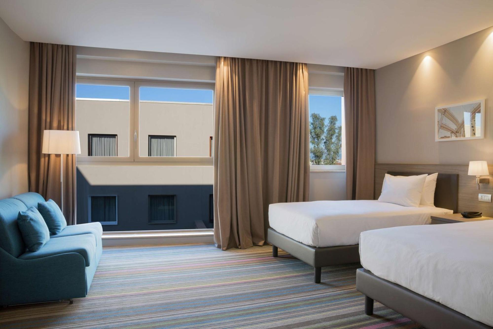 Hampton By Hilton East 3*