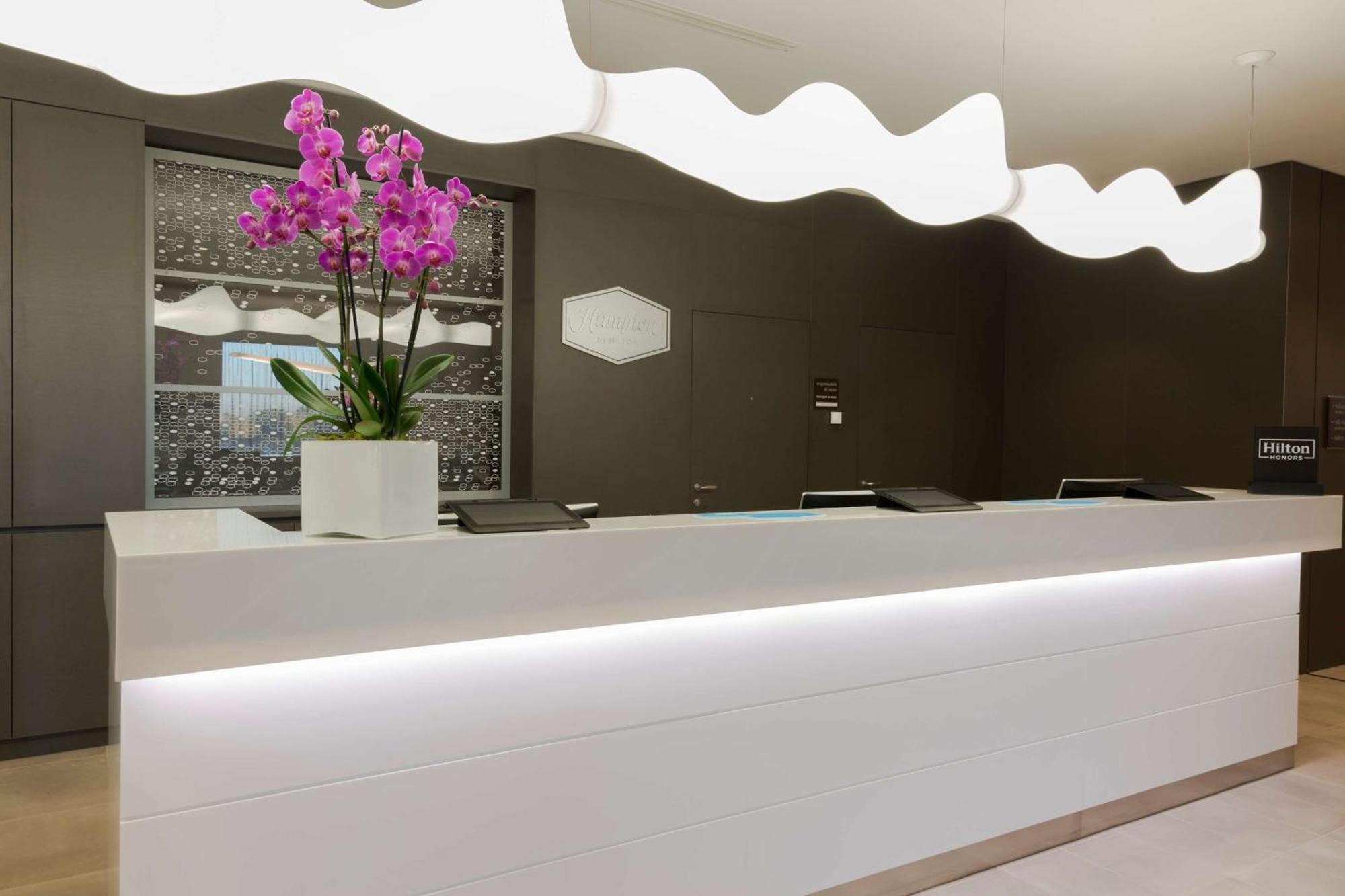 Hampton By Hilton East Hotel 3*