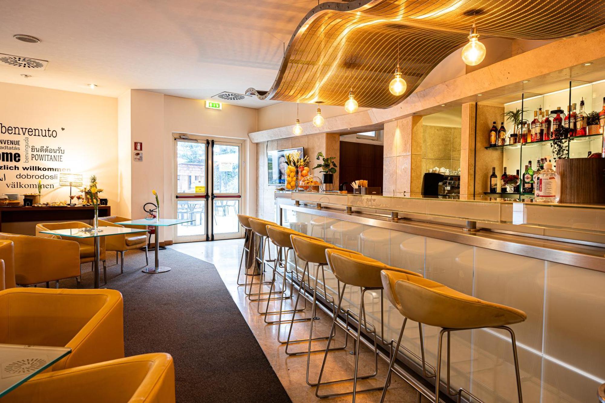 Novotel Est Hotel 4*