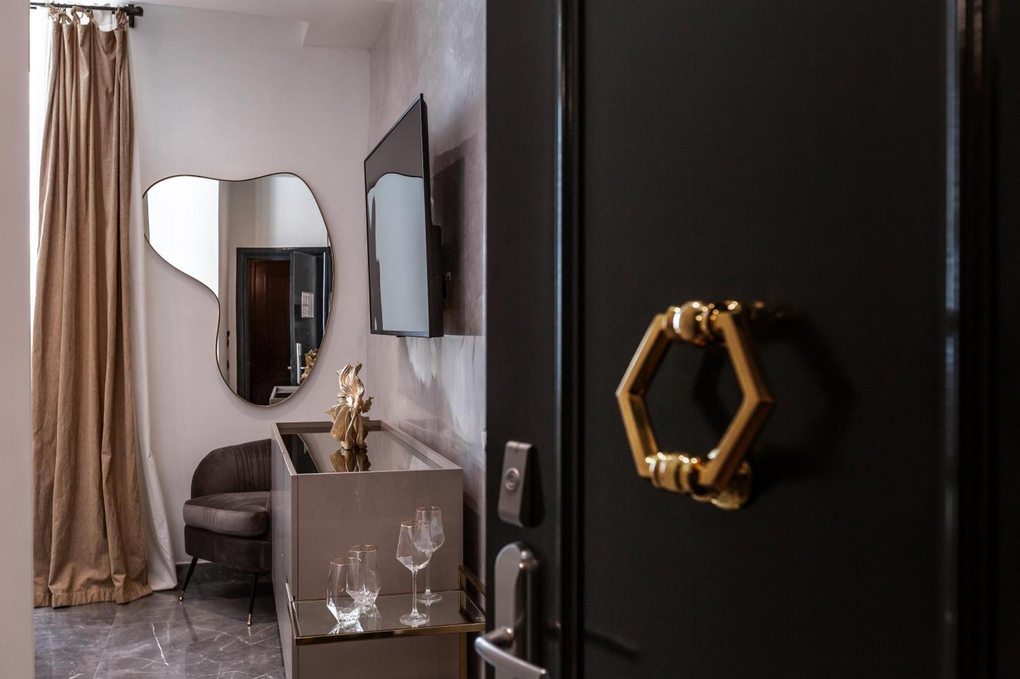 Daphne Luxury *