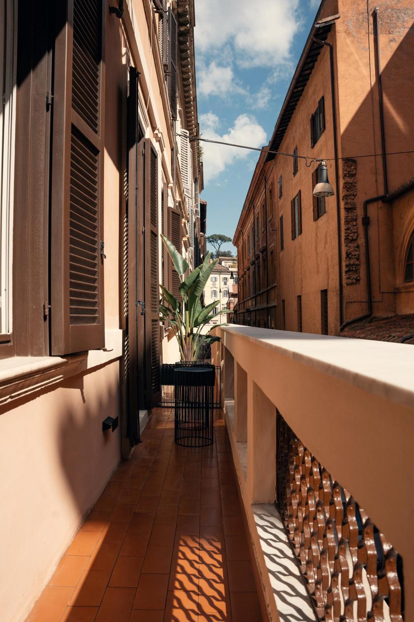 The Flow - Via Del Corso * Rome