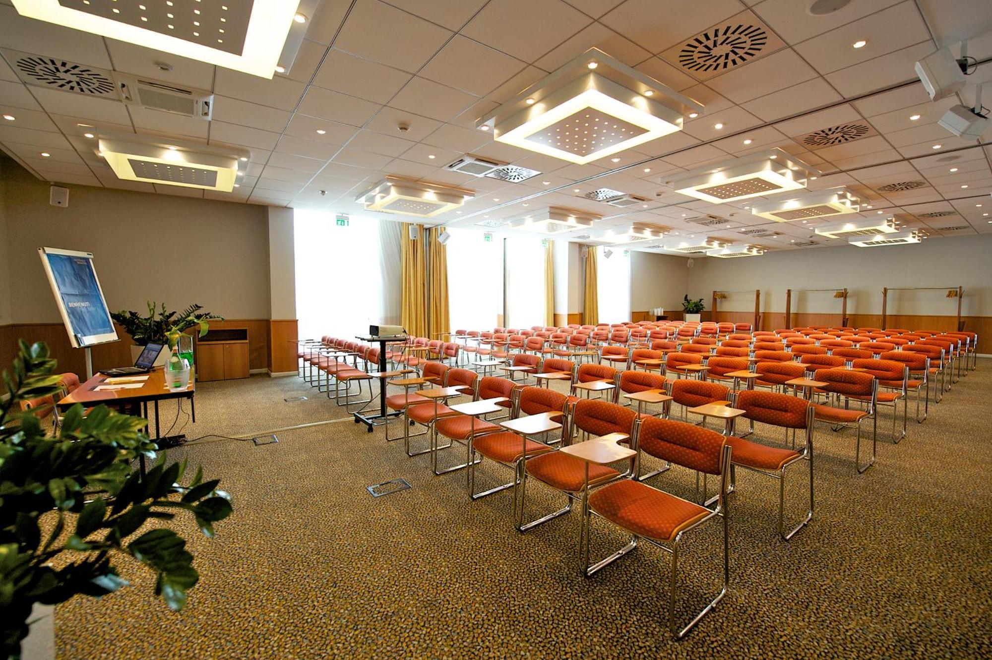 Hotel Novotel Est 4*