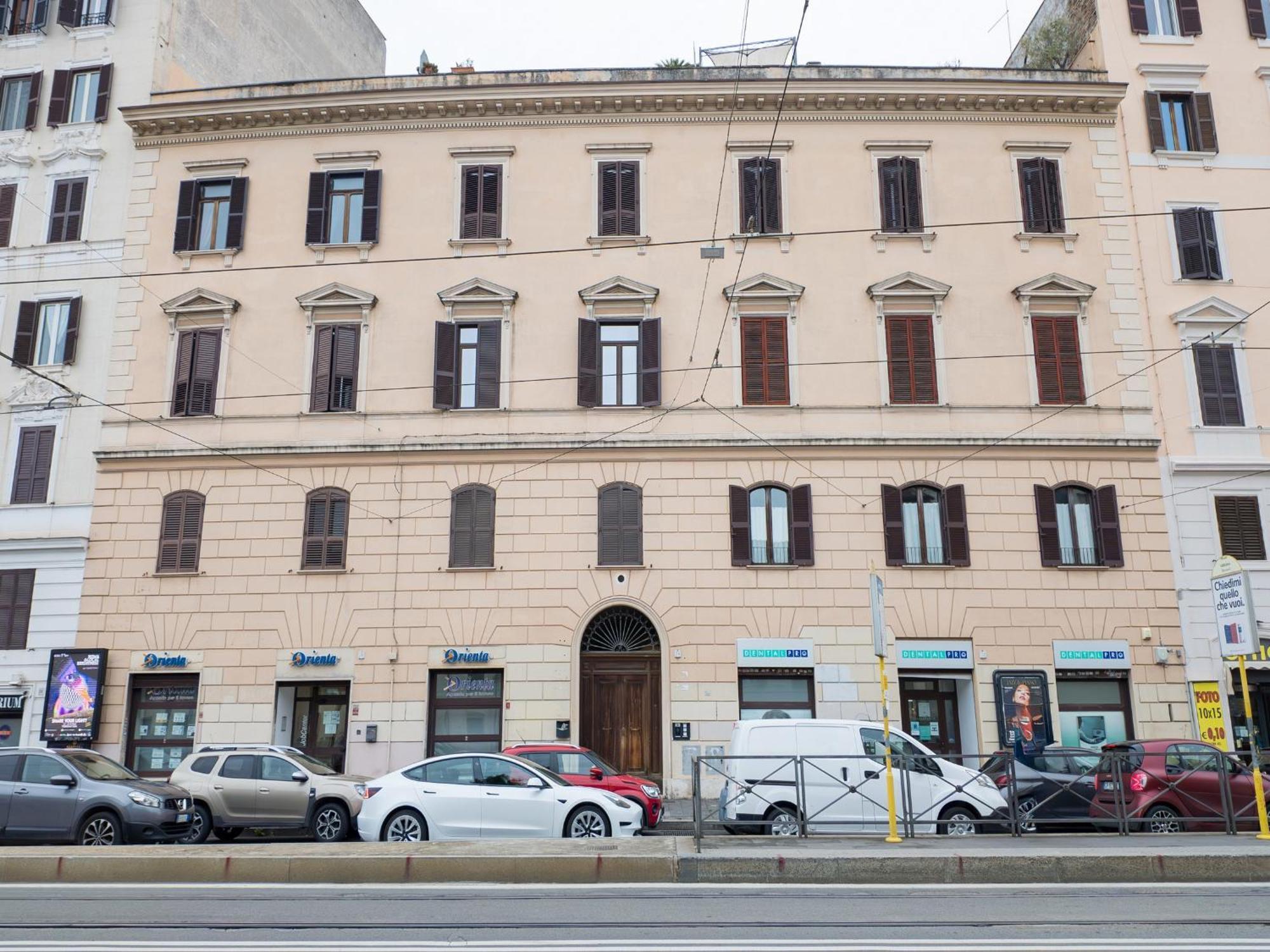 Apartment The Rent - Charming Flat Near Colosseo