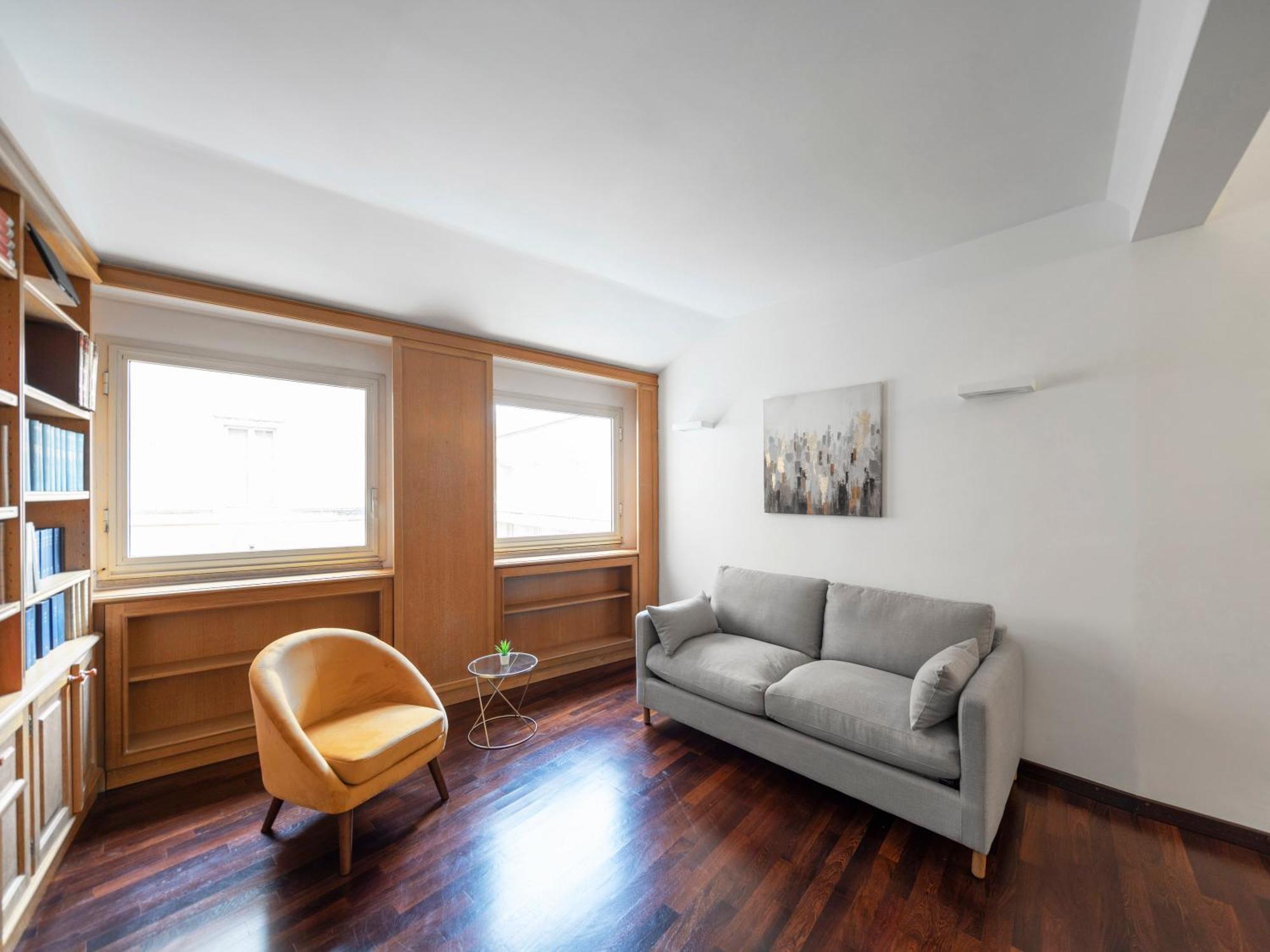 Elizabeth's Place, Spanish Steps
