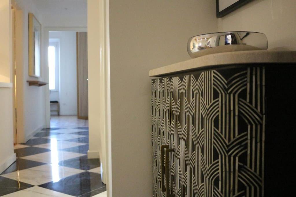 Trevi Fountain Luxury Flat