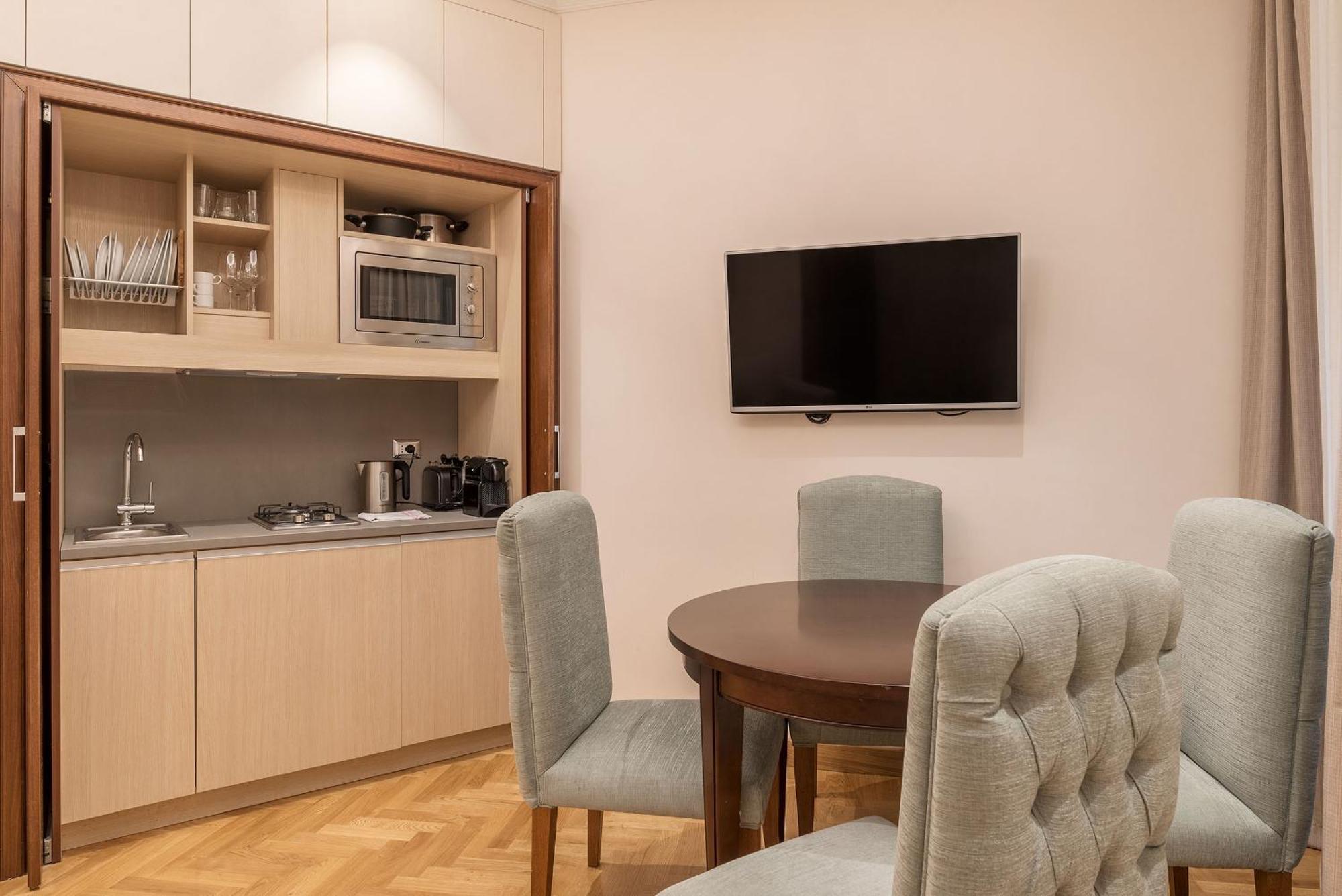 Apartment 900 *