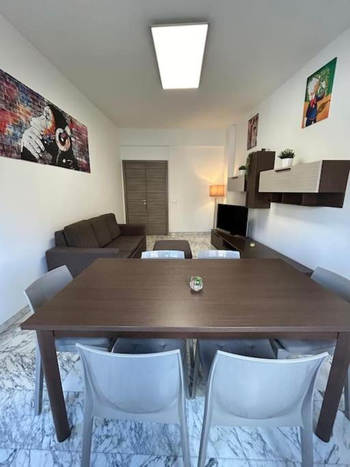 Appartement Prella House 50 Mt Da Metro B Jonio Rome