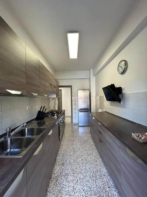 Appartement Prella House 50 Mt Da Metro B Jonio Rome