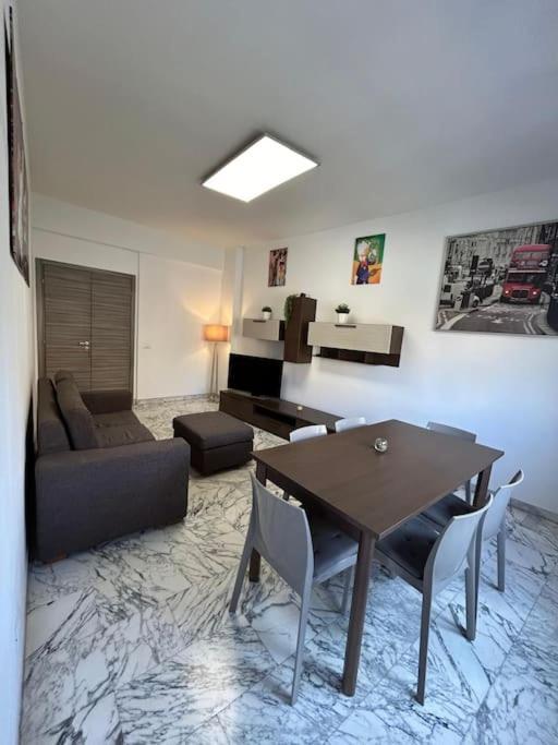 Prella House 50 Mt Da Metro B Jonio * Rome