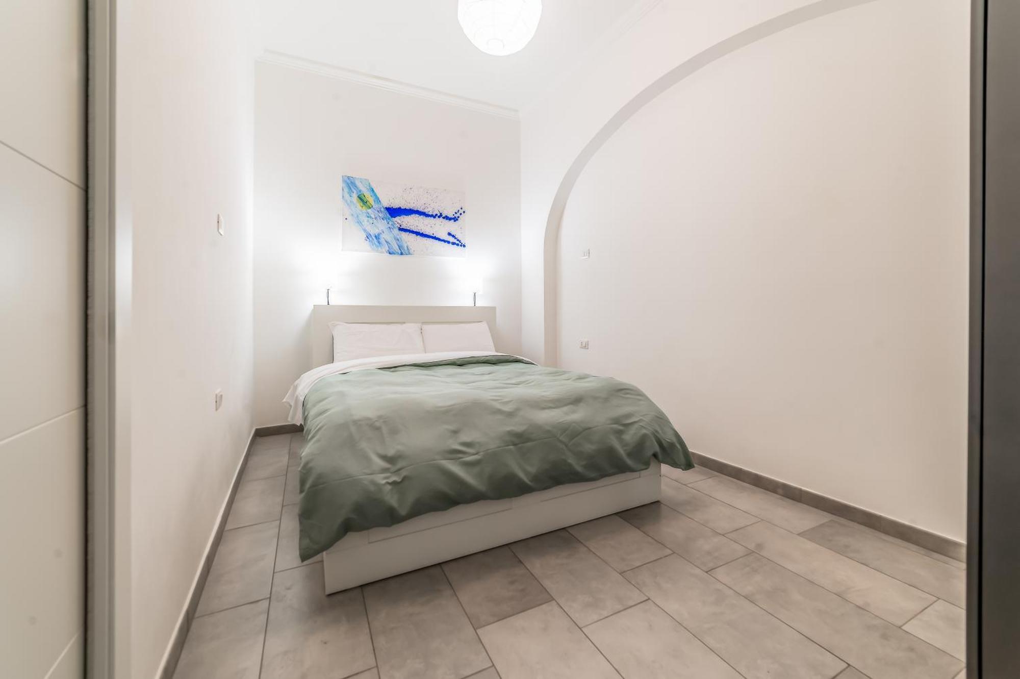 Stylish And Close To Metro Apartment