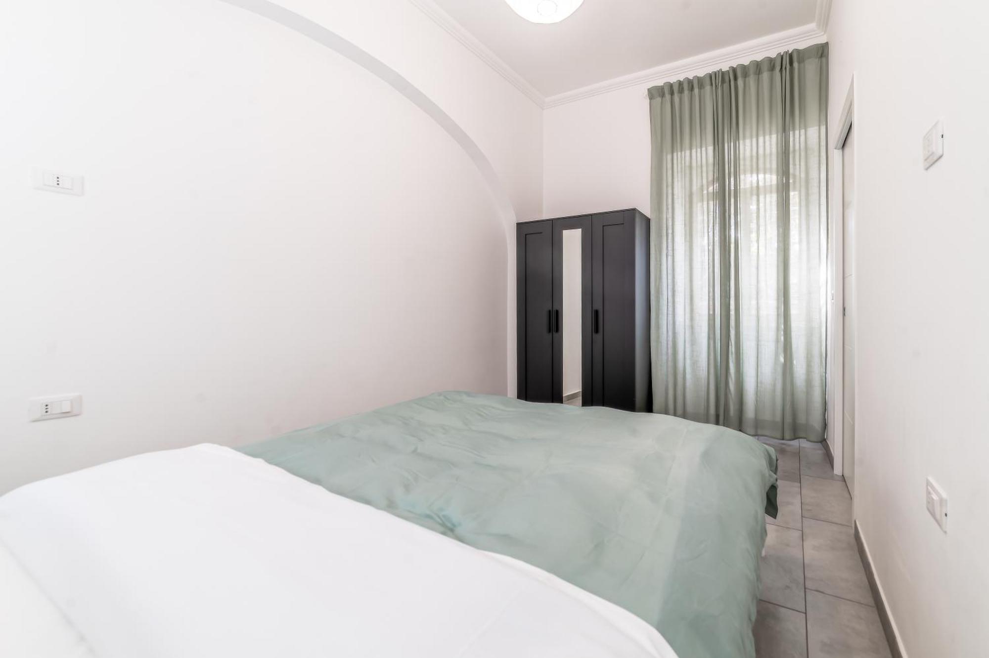 Stylish And Close To Metro