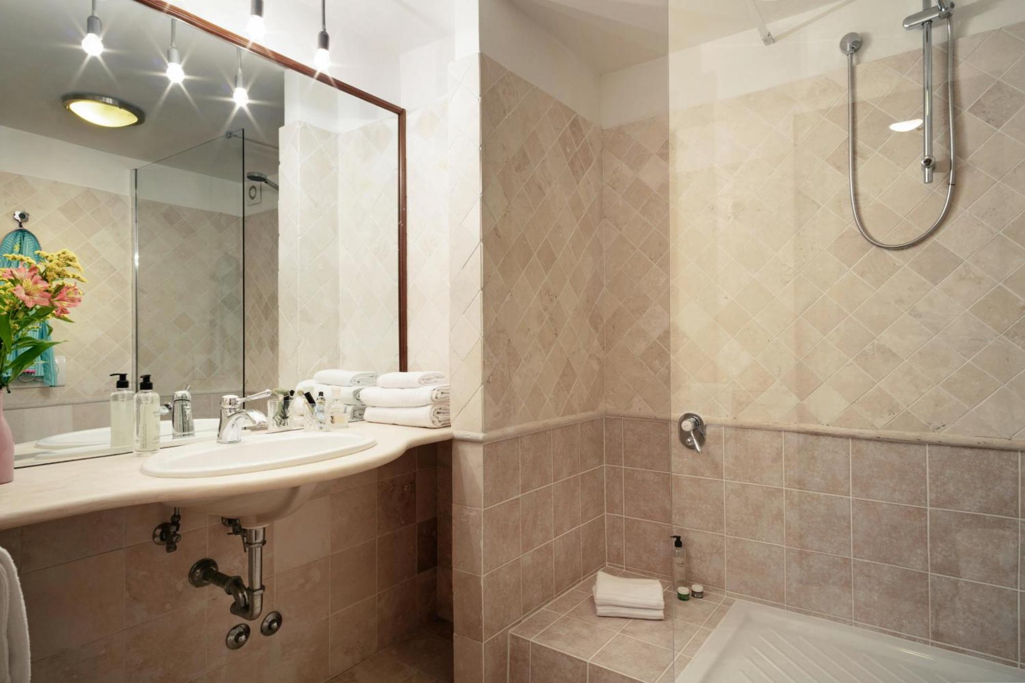 Trasteverehome - Artists Loft With Private Parking In Trastevere * Rome