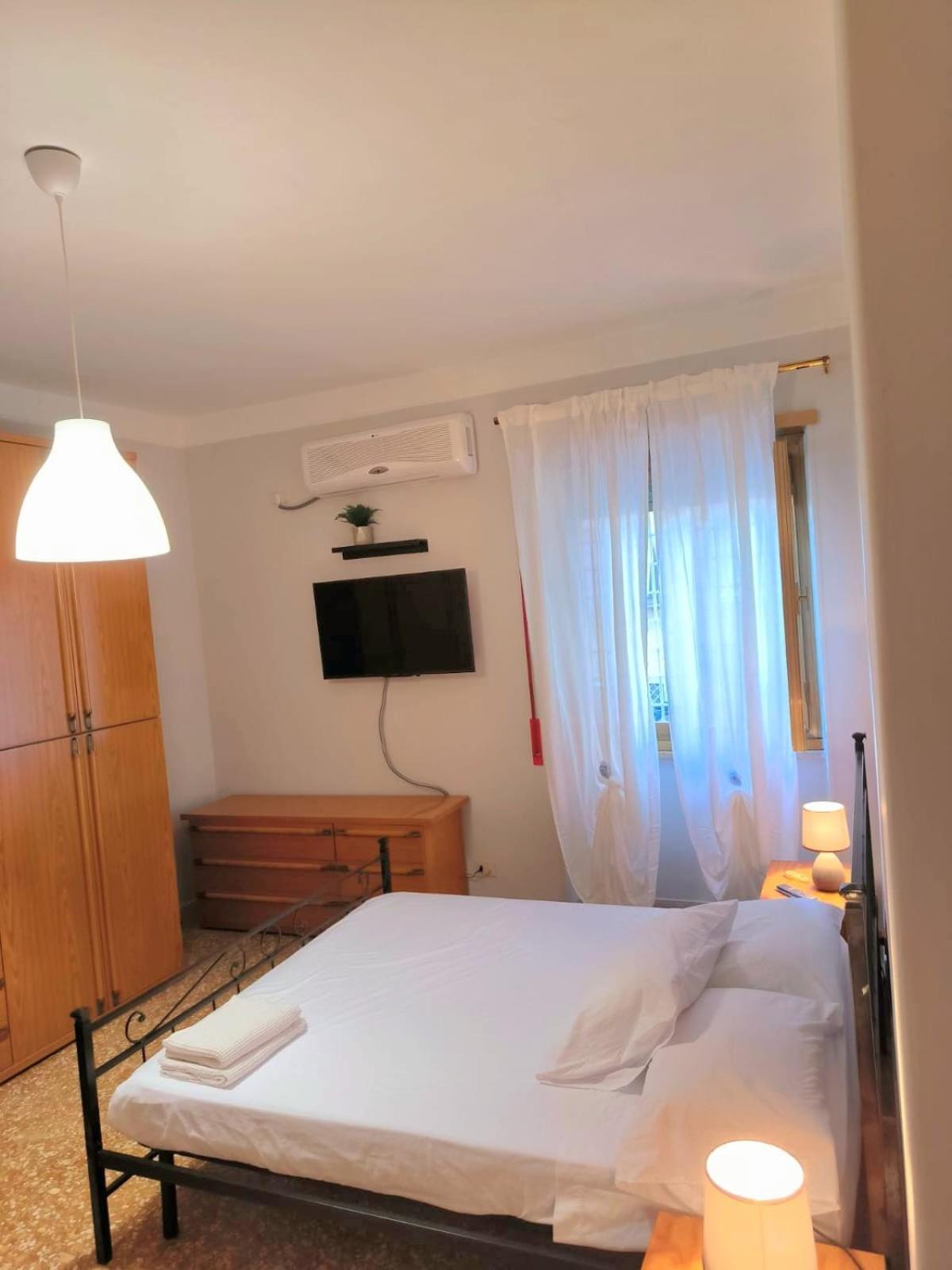 Bilocale In Via Degli Orti Variani Appartamento Roma