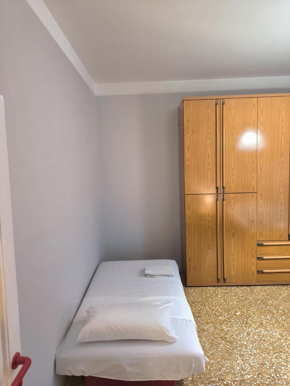 Appartamento Bilocale In Via Degli Orti Variani Roma