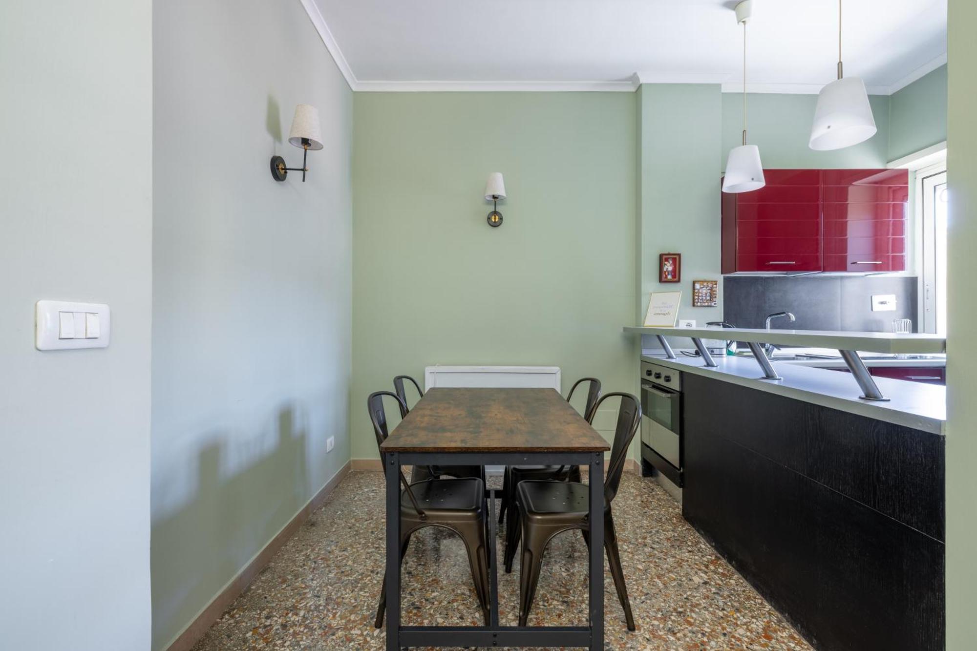 Apartment Casa Preziosa In Metro Piramide Rome