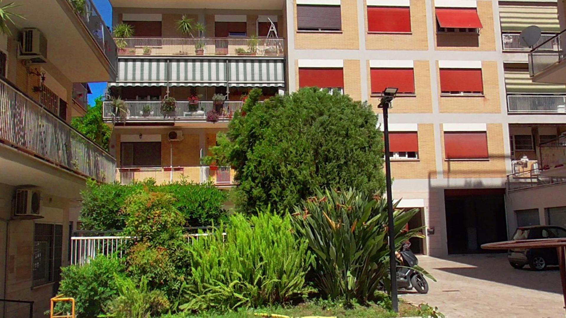 Italian Romance - A Fine In Apartment Rome