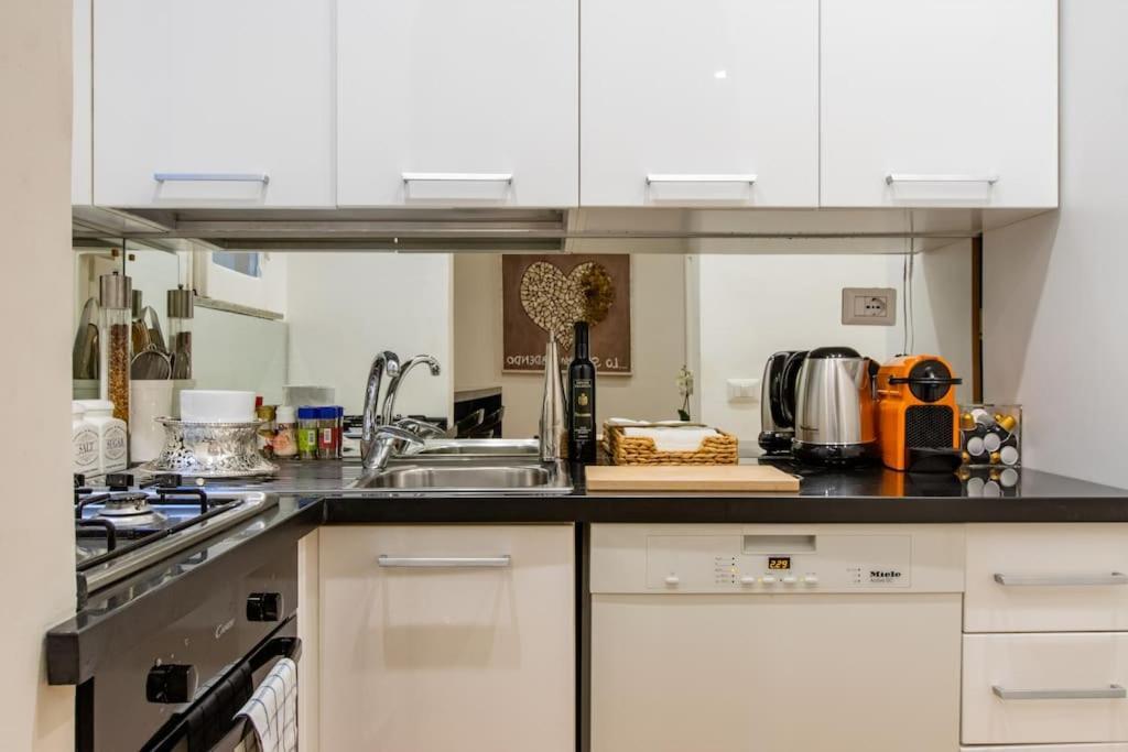 Historic With Terraces Apartment Rome