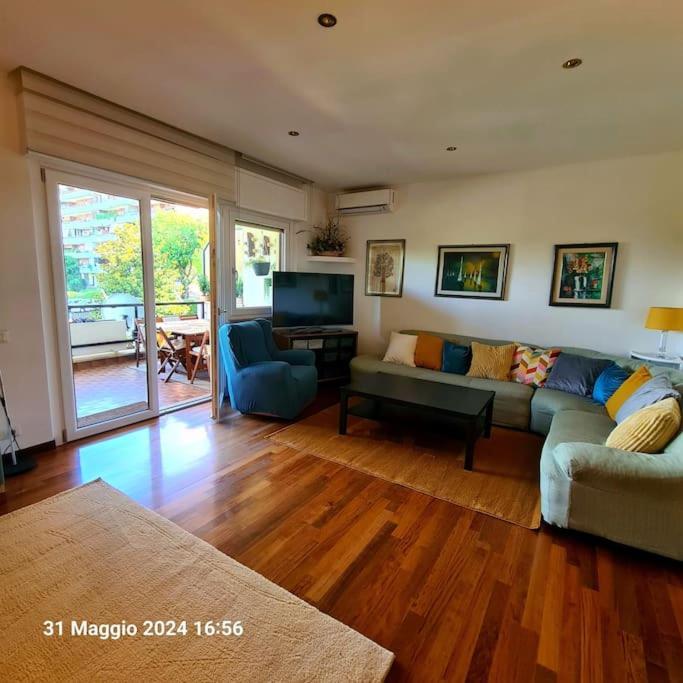 Domus Vincentis Eur -space&light - Center In 20min Appartement