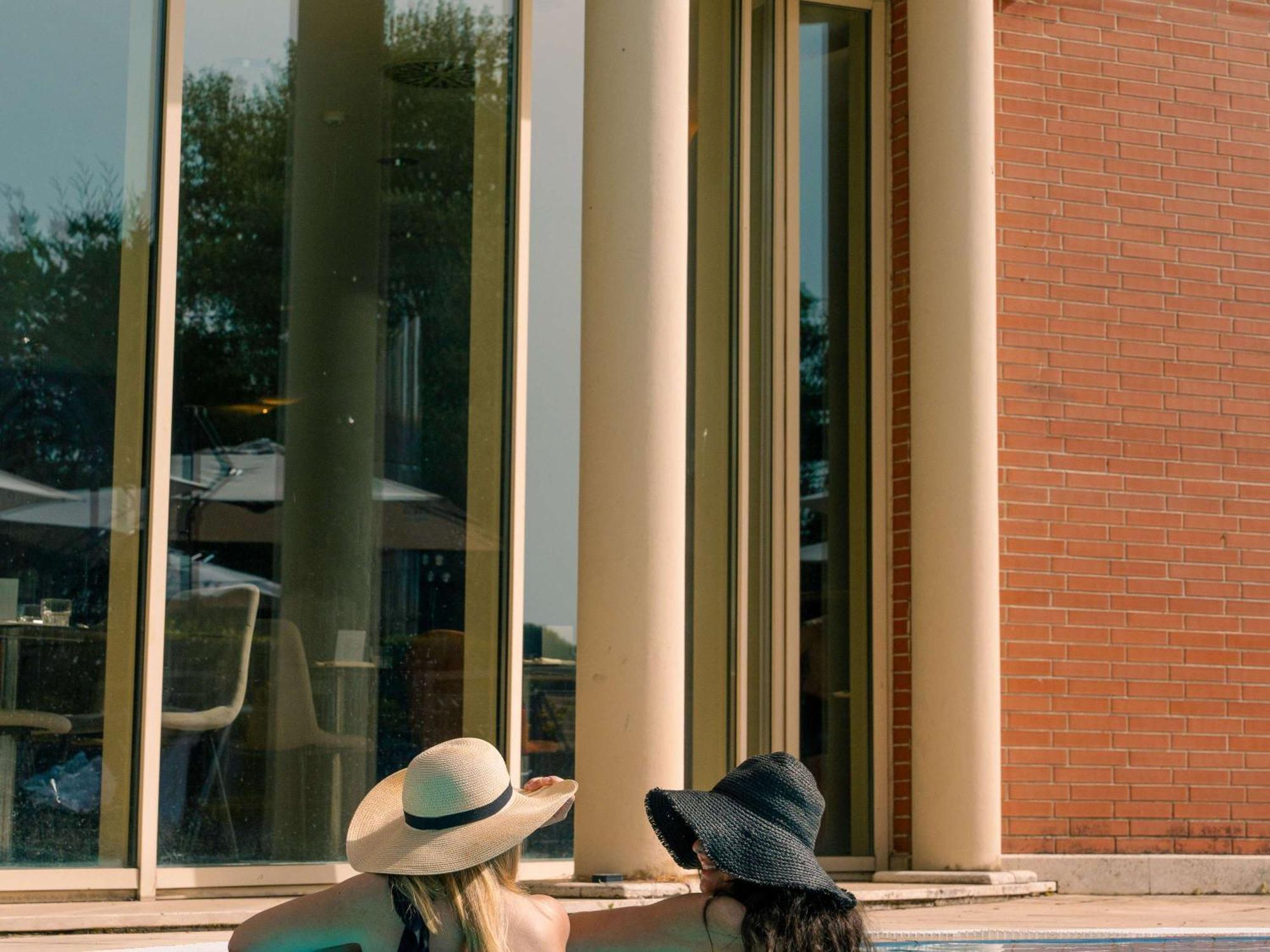 Novotel Est Hotel 4*