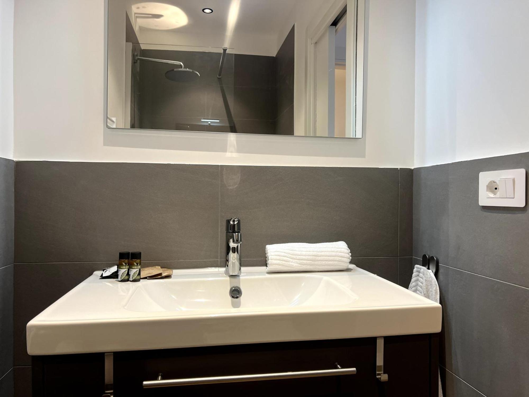 Guest house Near Vatican, Irnerio 47 *