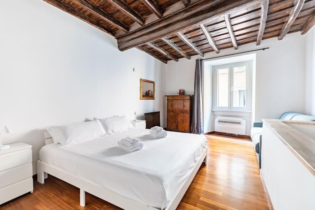Bottega Augustea Duplex In Monti Rome