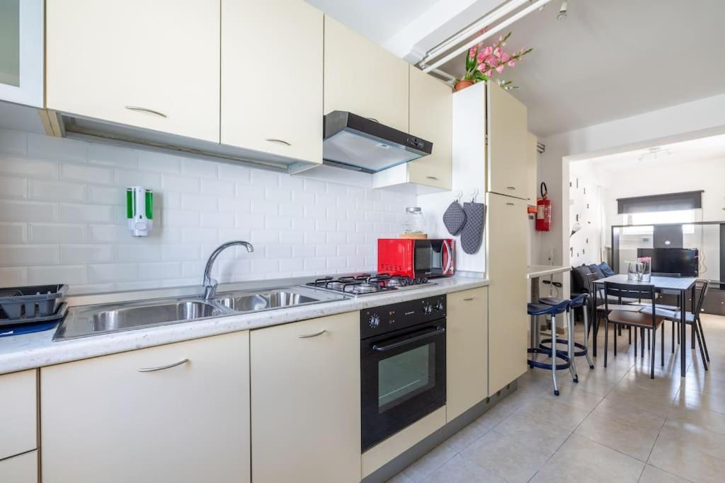 Apartment Casa Gemelli - Metro Per Il Centro Di - Rome