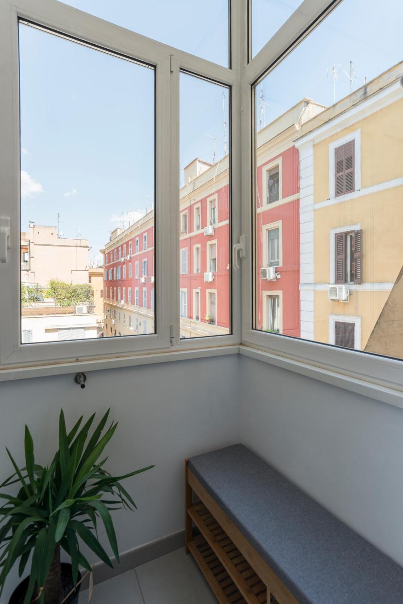 Half Palace, Relaxing In San Lorenzo Rome