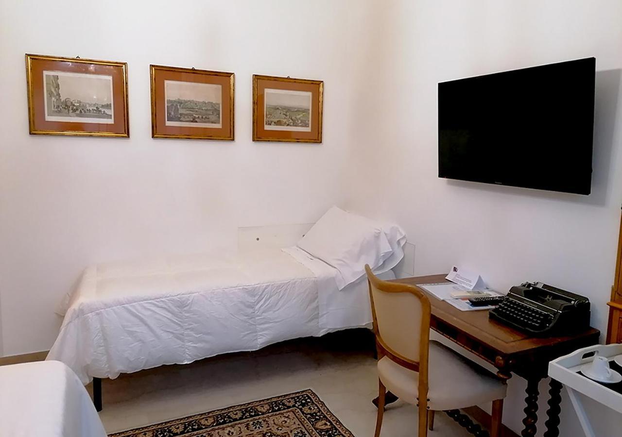 Gregory Place Couette-café 2*
