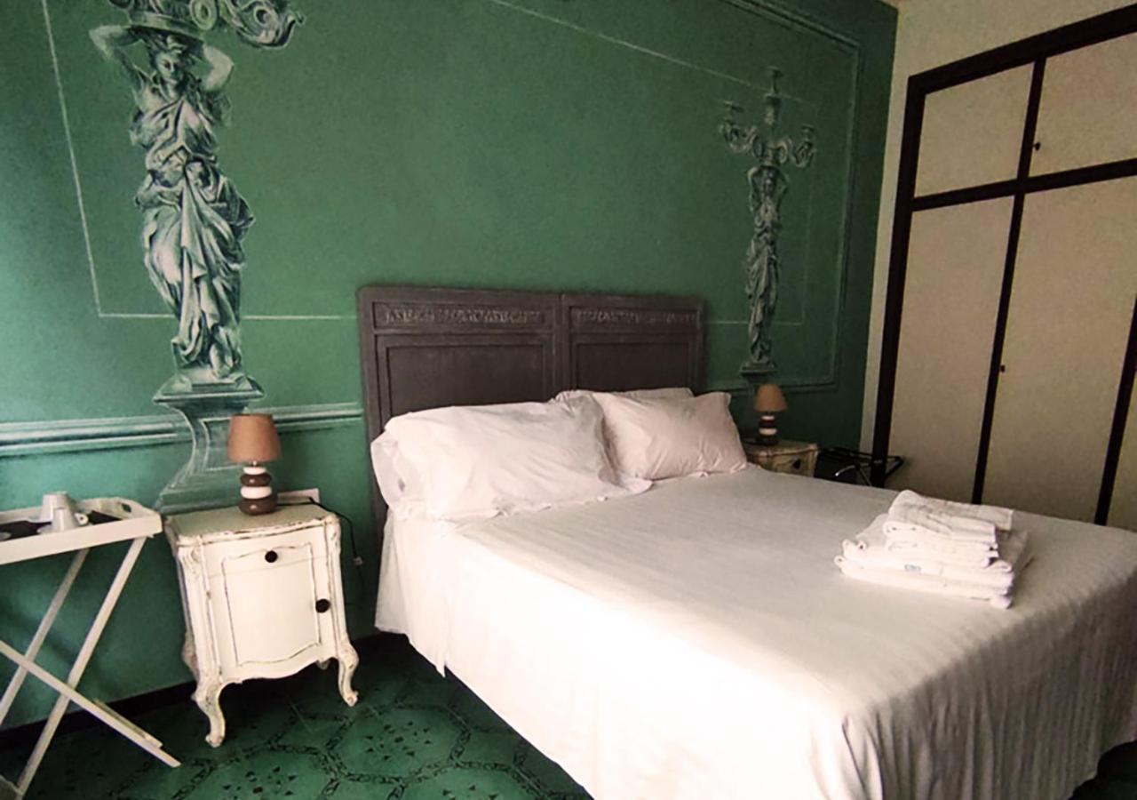 Gregory Place Couette-café 2*