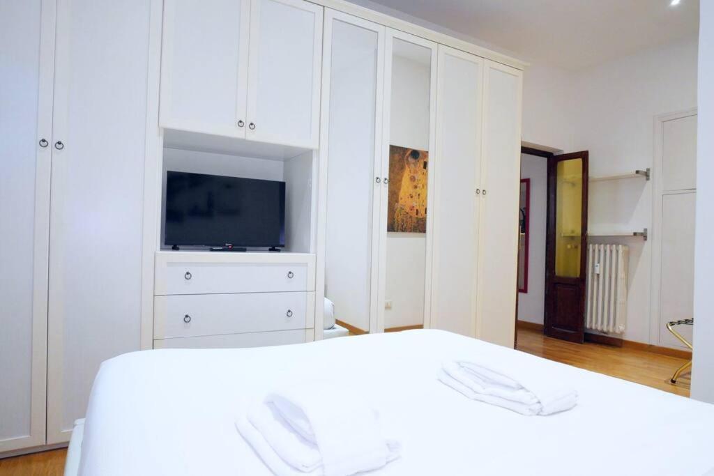 We - Leone - Rome, Vatican Appartement