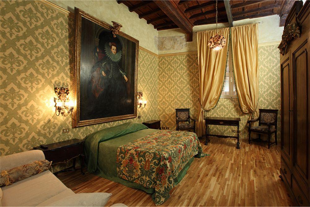 Antica Dimora Delle Cinque Lune Hotel 3*