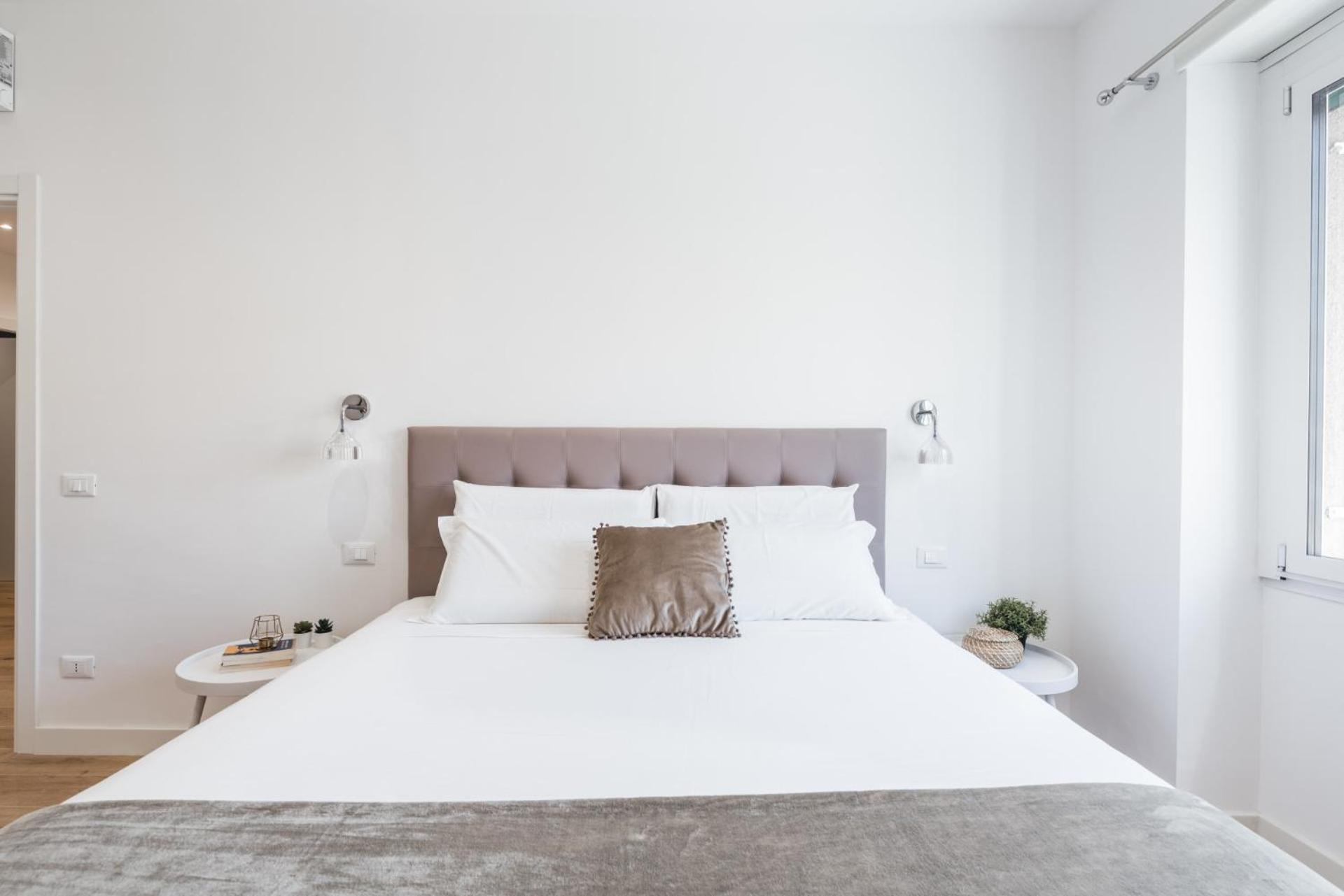 The Rent - Spacious Three-bedroom In Prati Area Apartment *