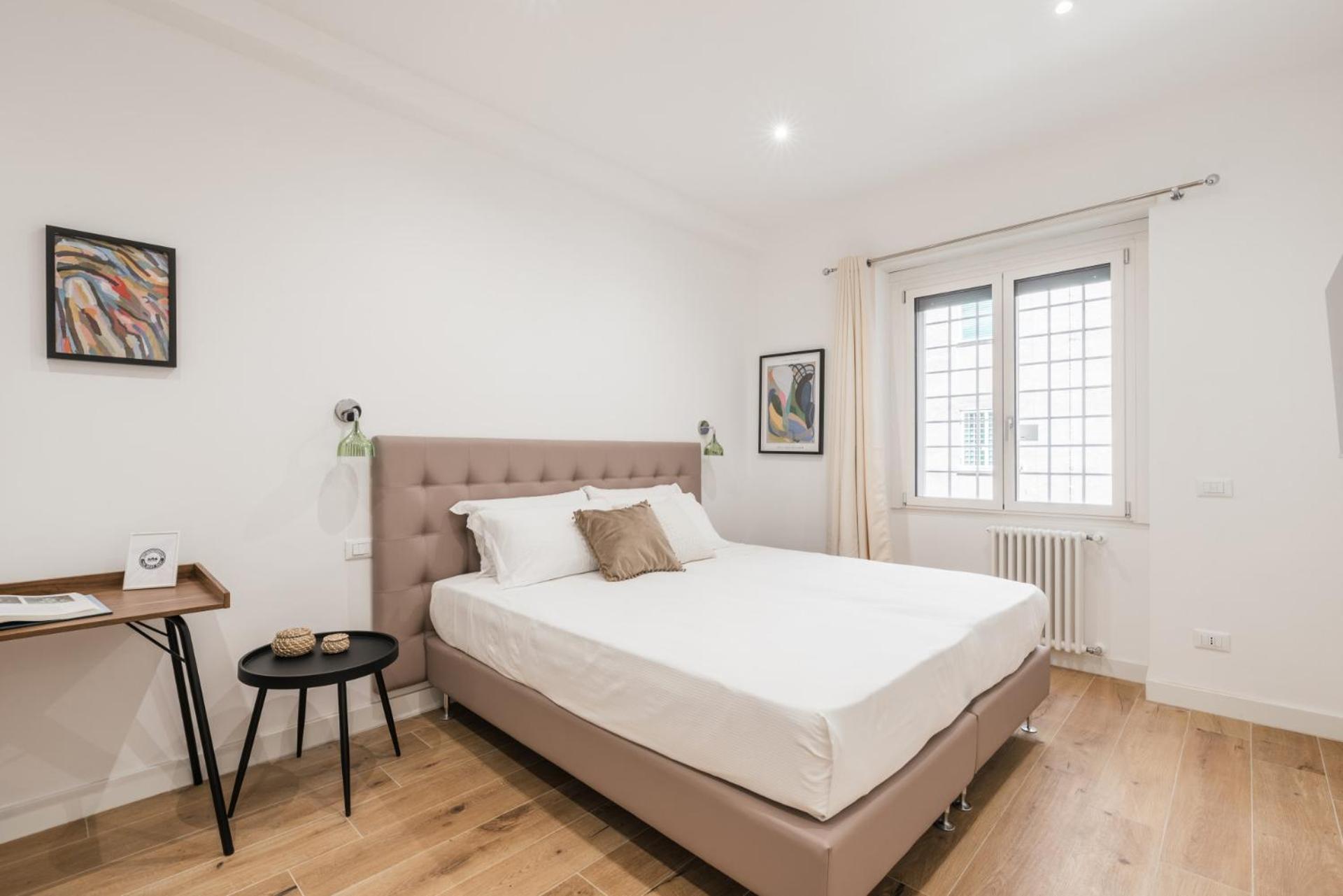 Apartment The Rent - Spacious Three-bedroom In Prati Area