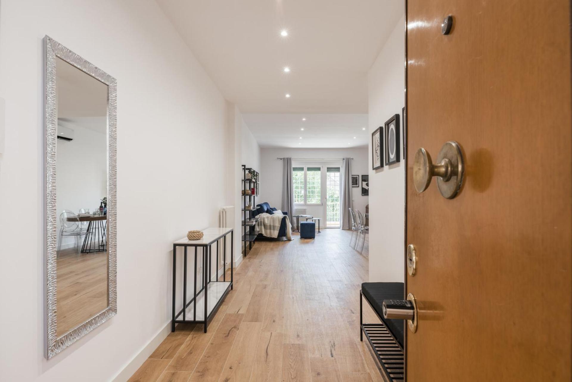The Rent - Spacious Three-bedroom In Prati Area Apartment Rome
