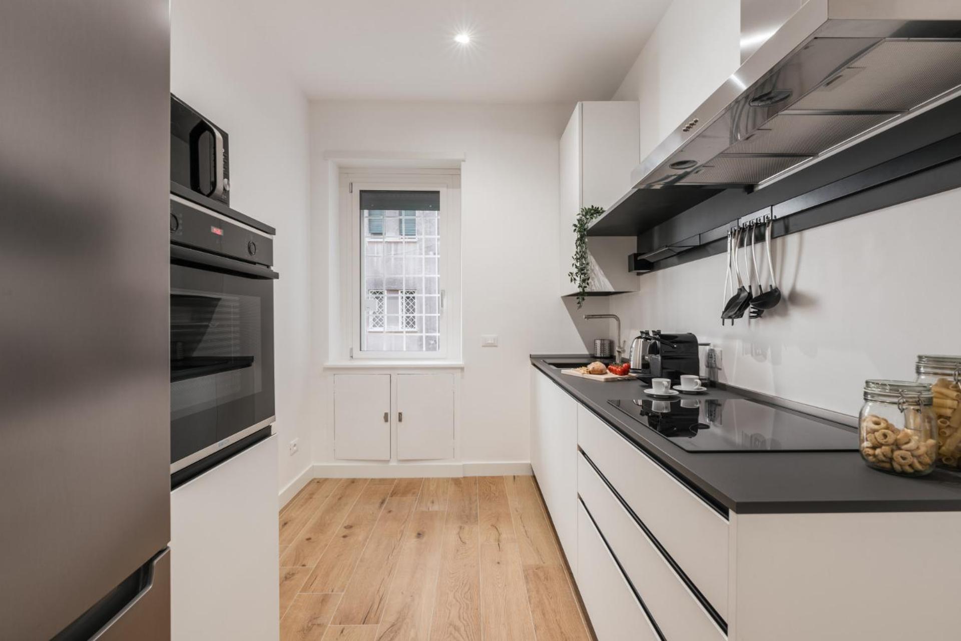 The Rent - Spacious Three-bedroom In Prati Area