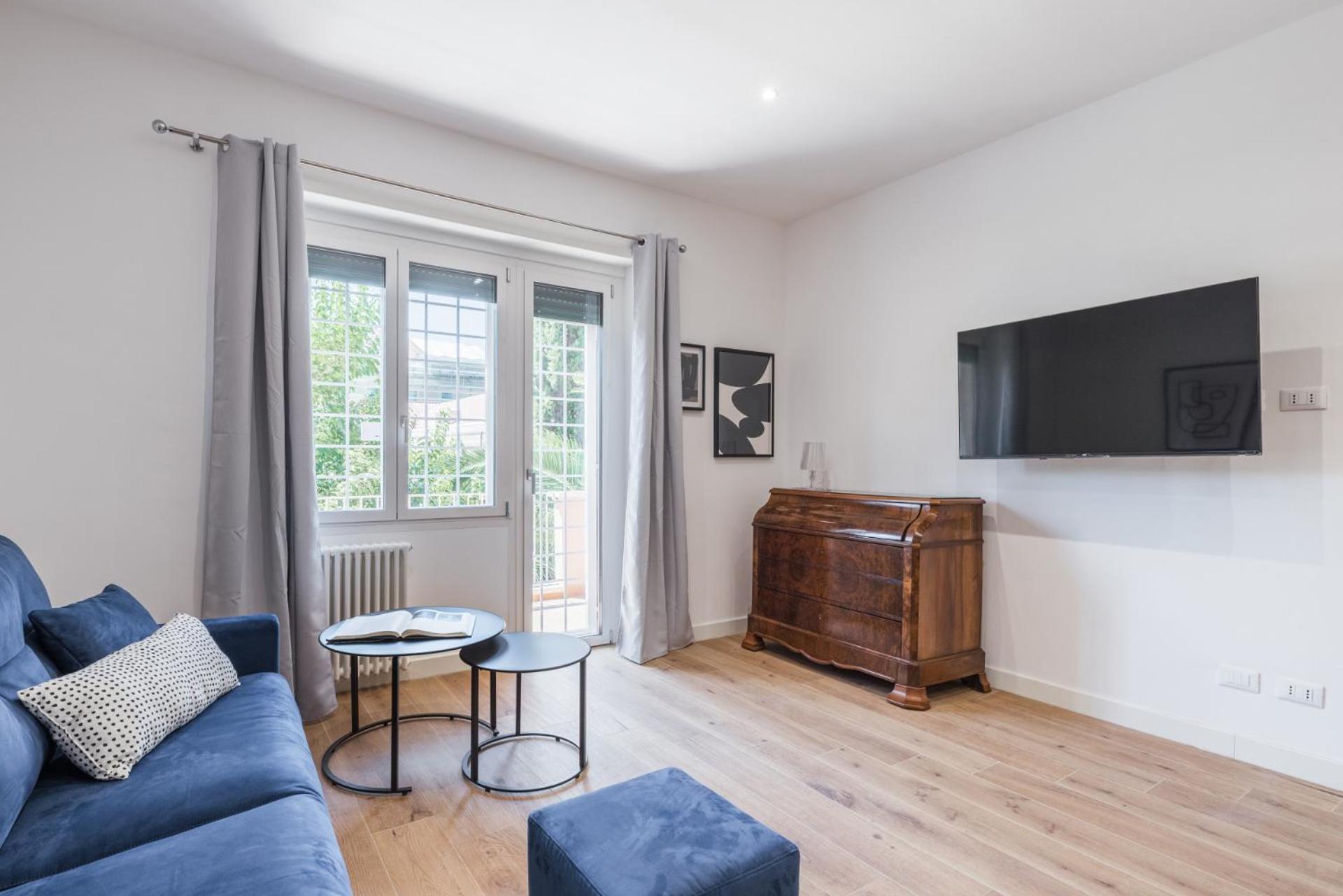 The Rent - Spacious Three-bedroom In Prati Area Apartment *