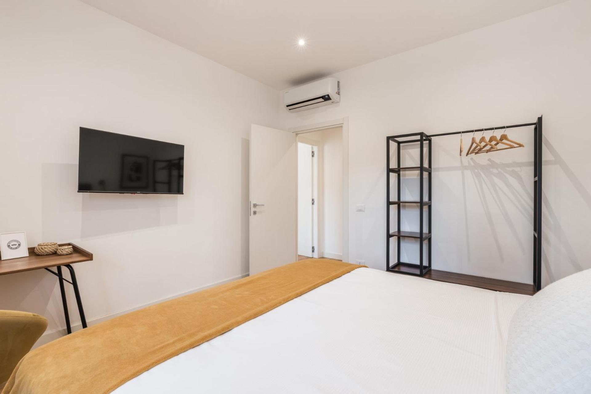The Rent - Spacious Three-bedroom In Prati Area Rome