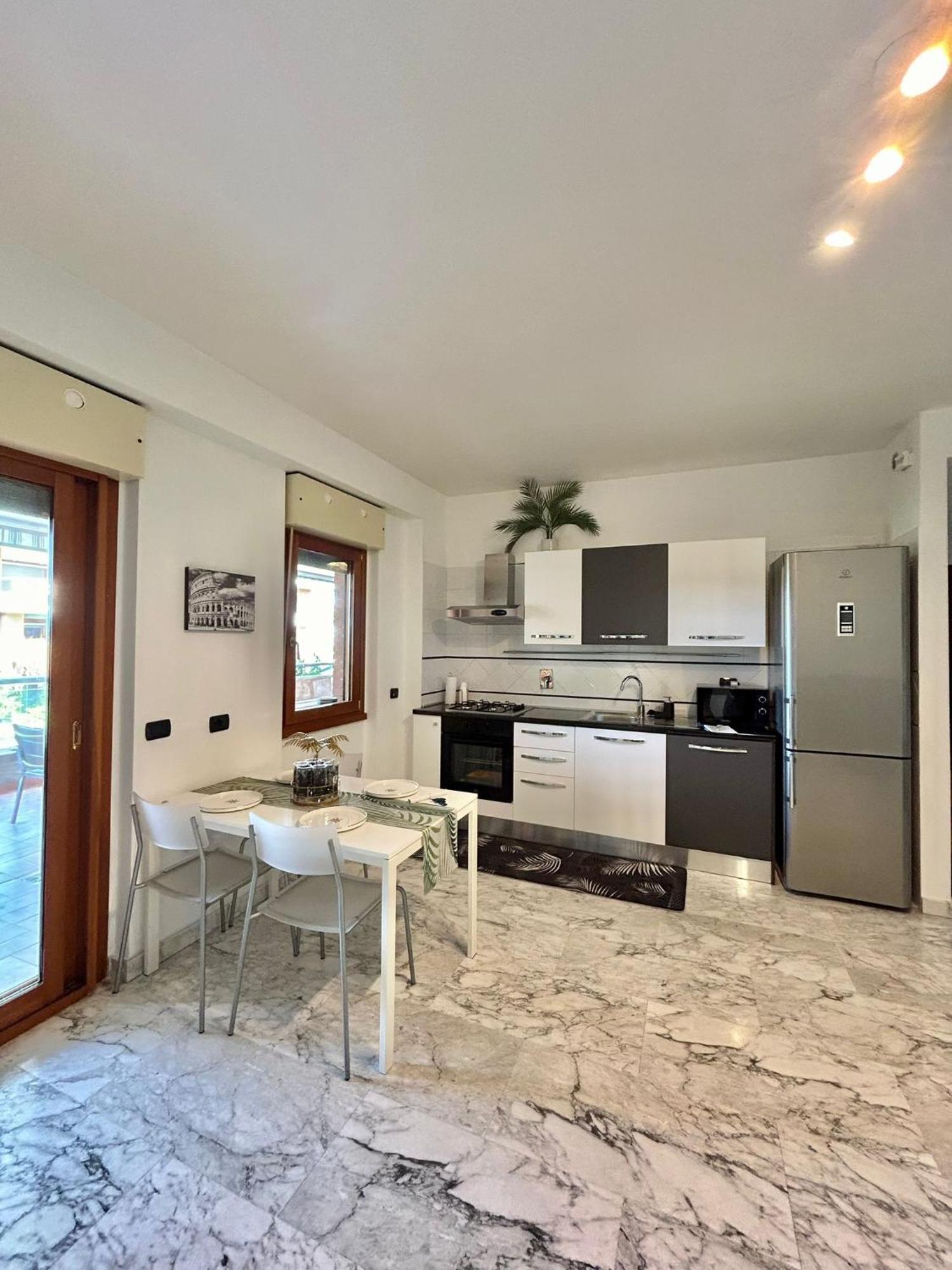 Eur Con Piscina Esterna Appartement