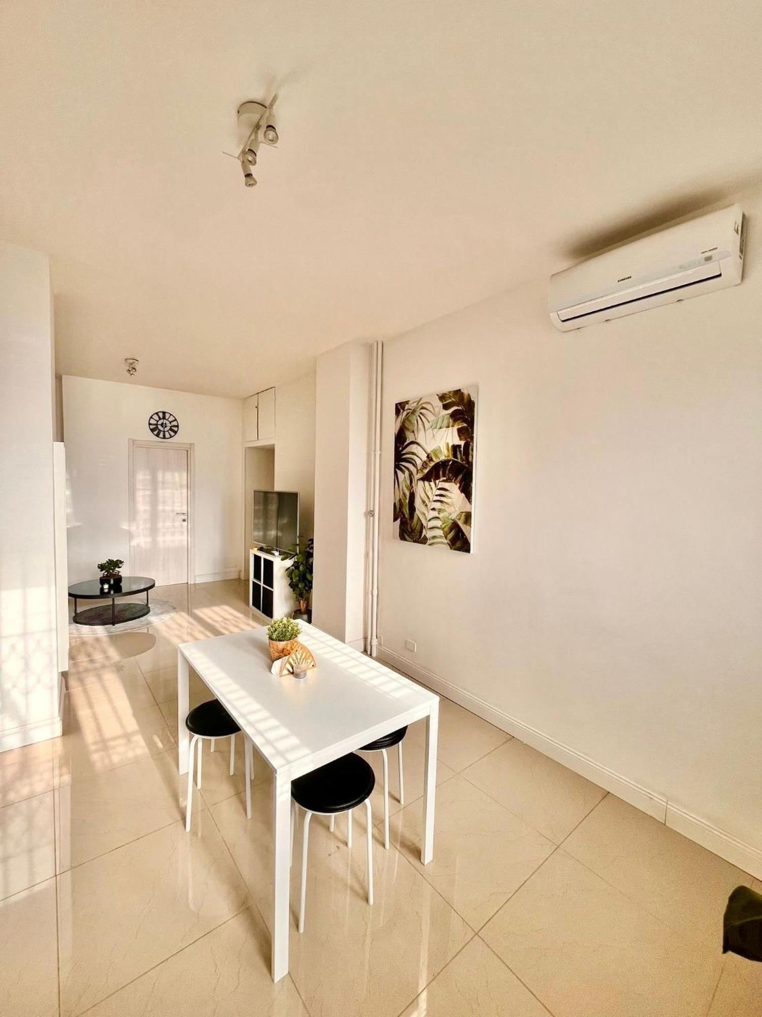 Homestay Double With Private Bathroom In Shared Rome