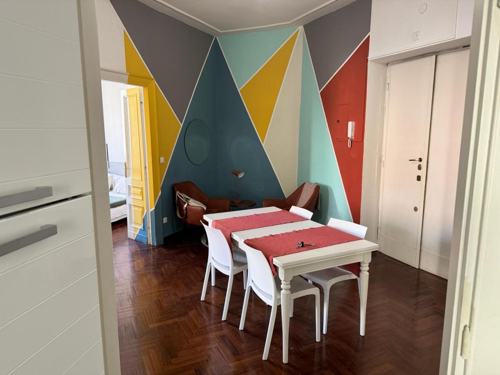 A Colorful Spot For La Dolce *