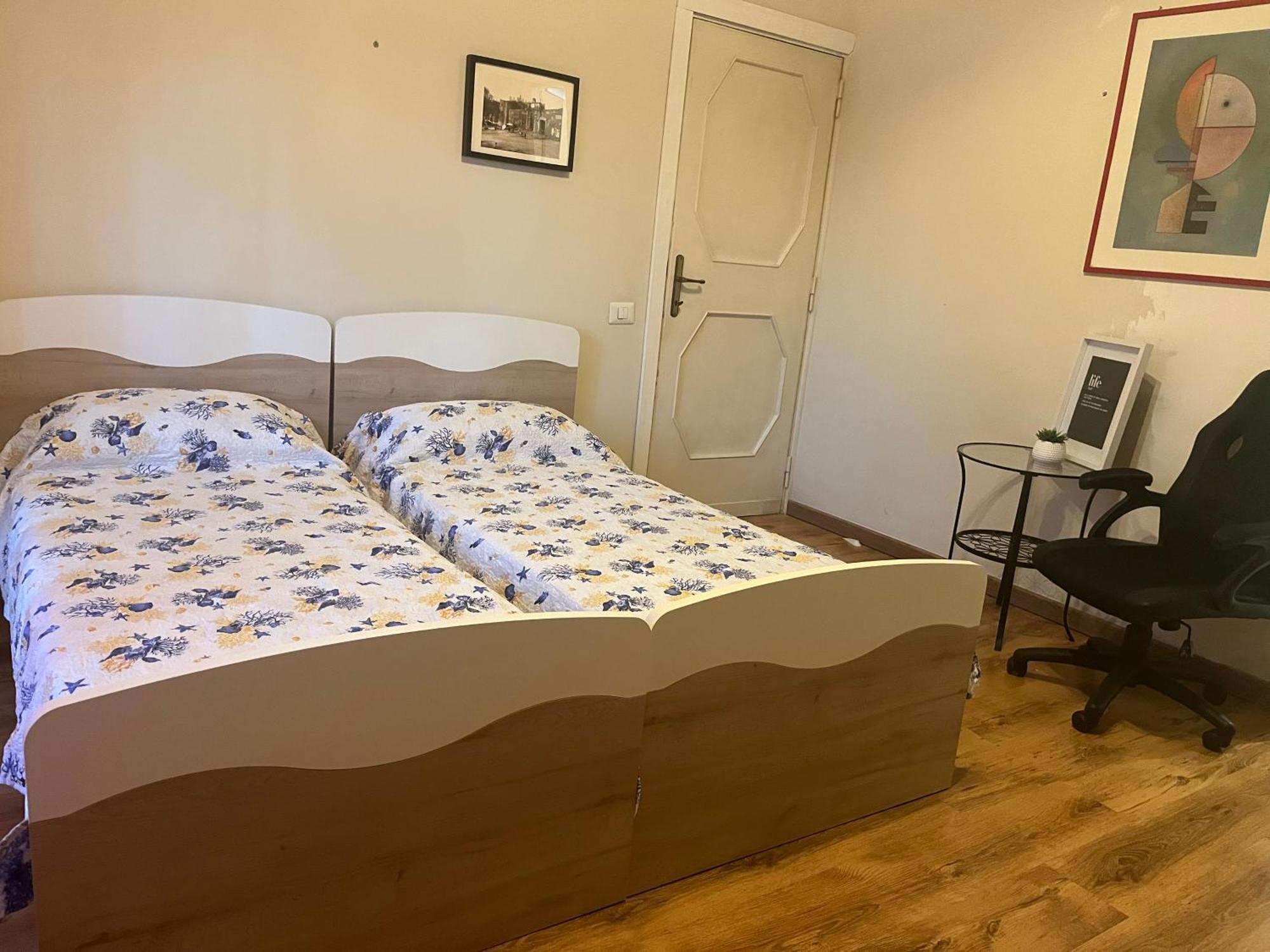 La Dolce Vita Bedrooms Near The Subway Rome