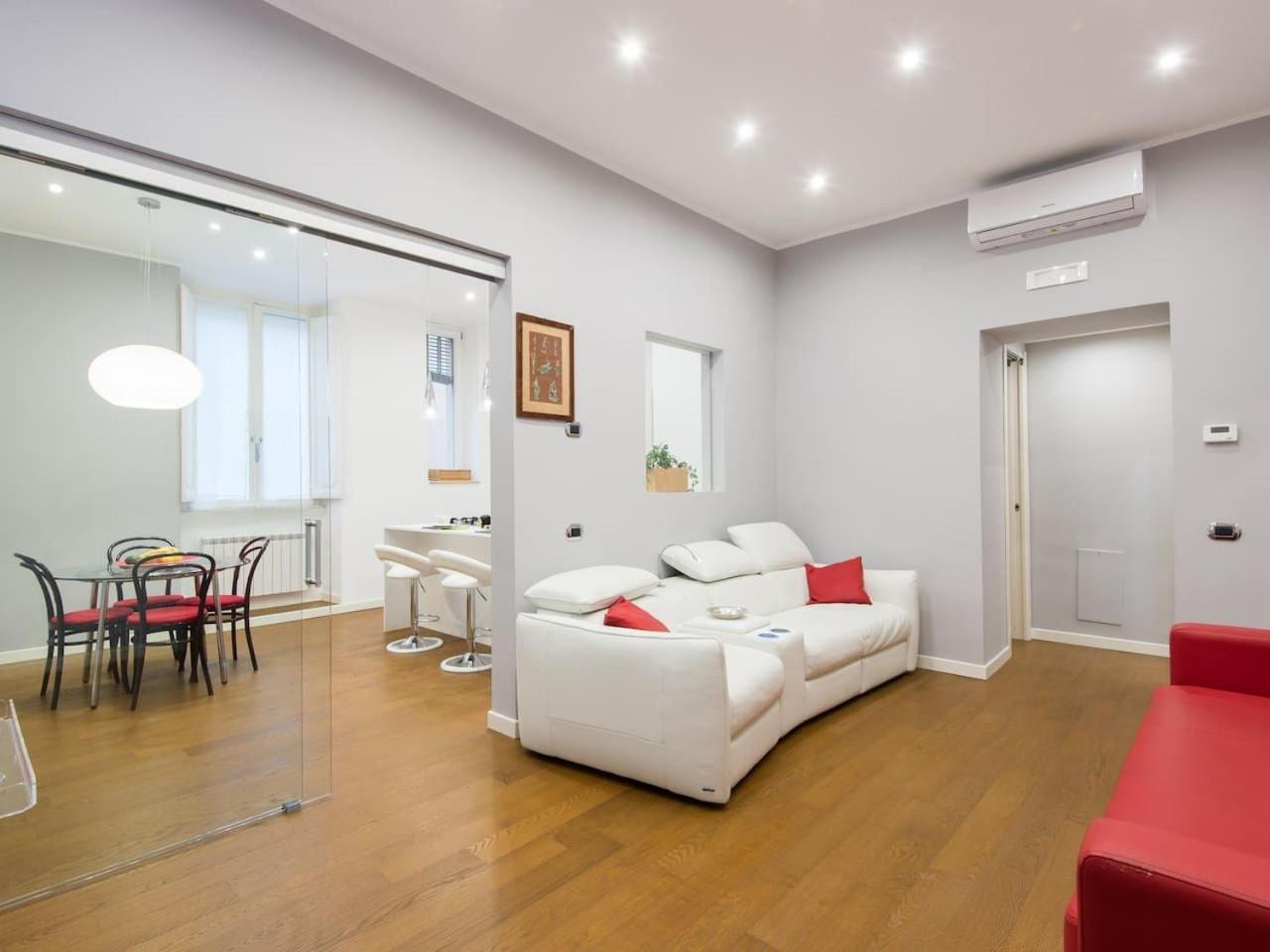 White House In Apartment