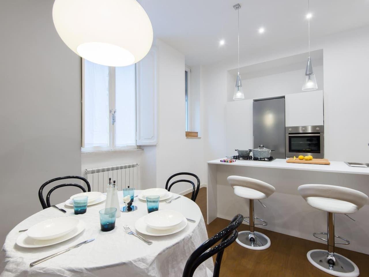 White House In Apartment Rome