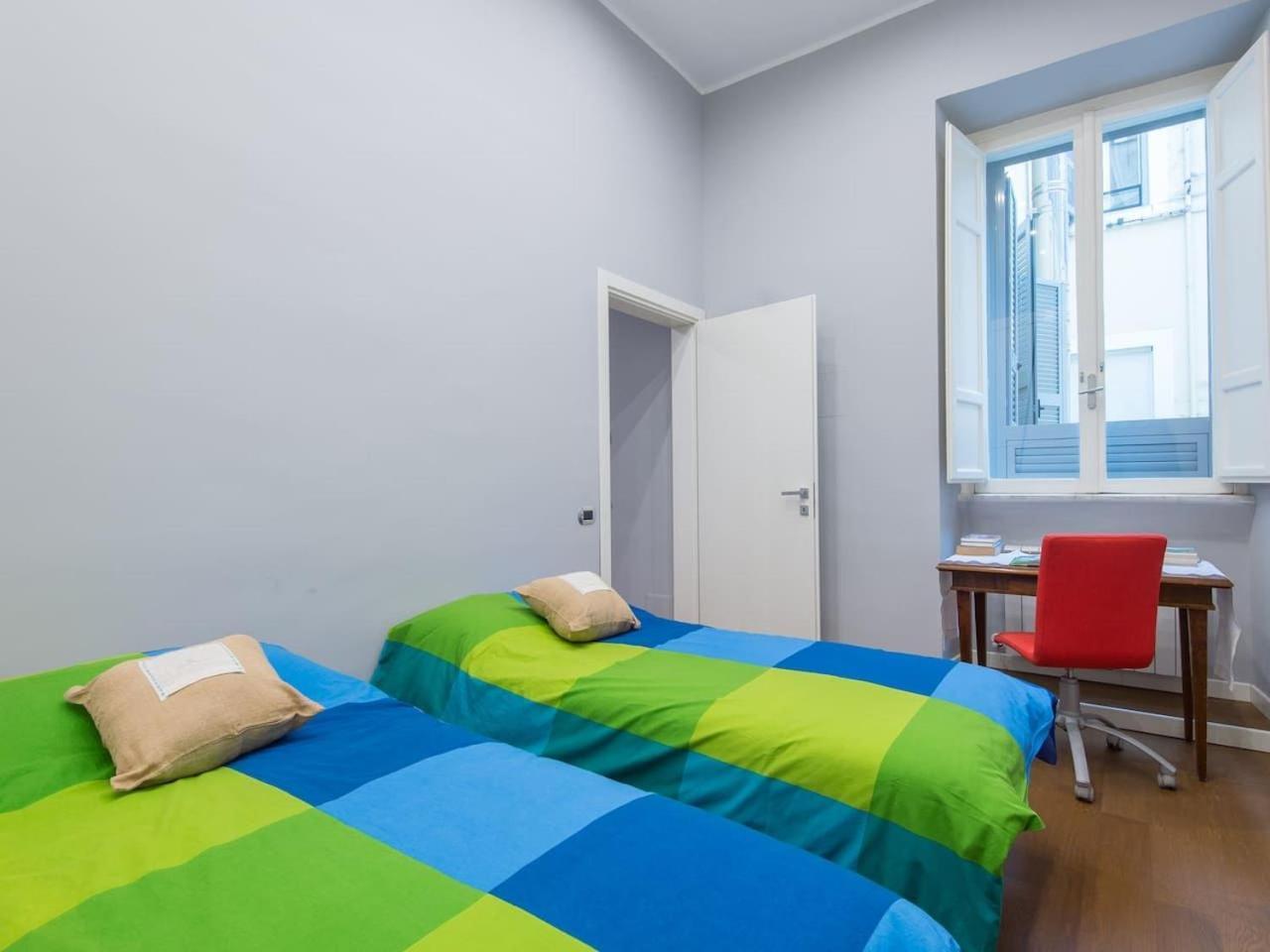 White House In Apartment