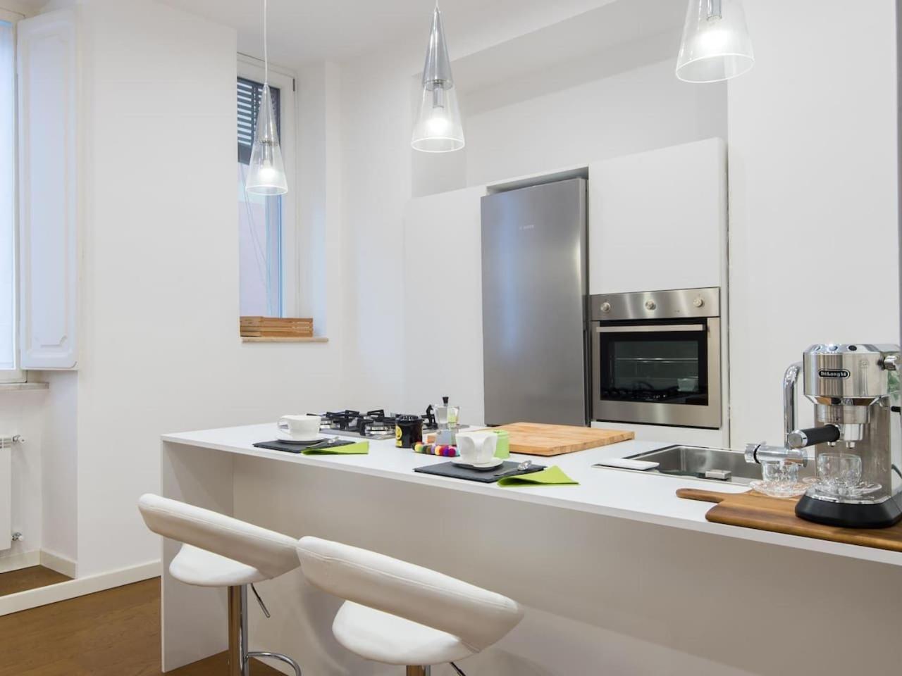 Apartment White House In