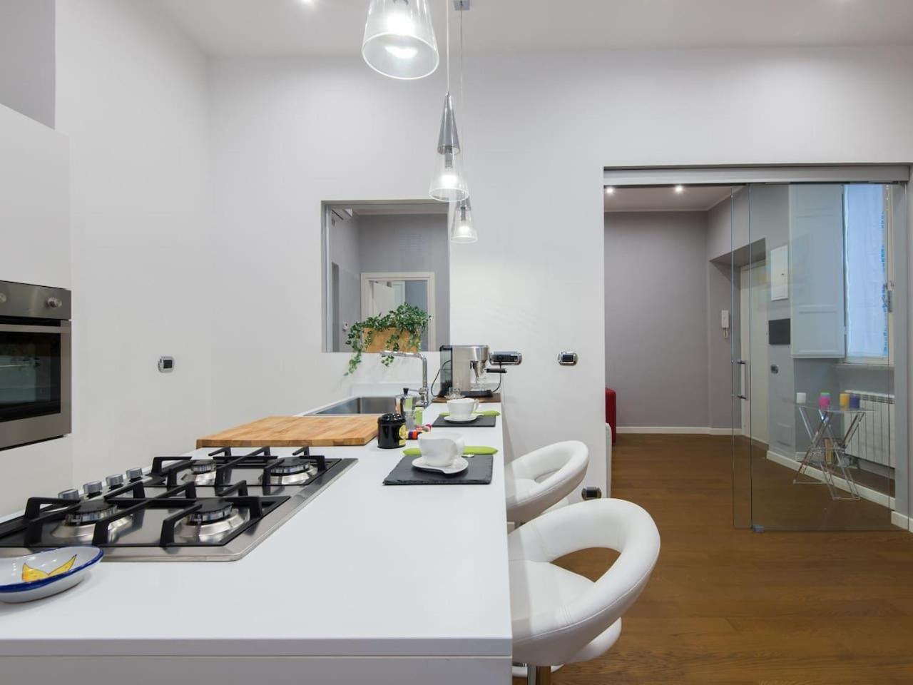 White House In Apartment *