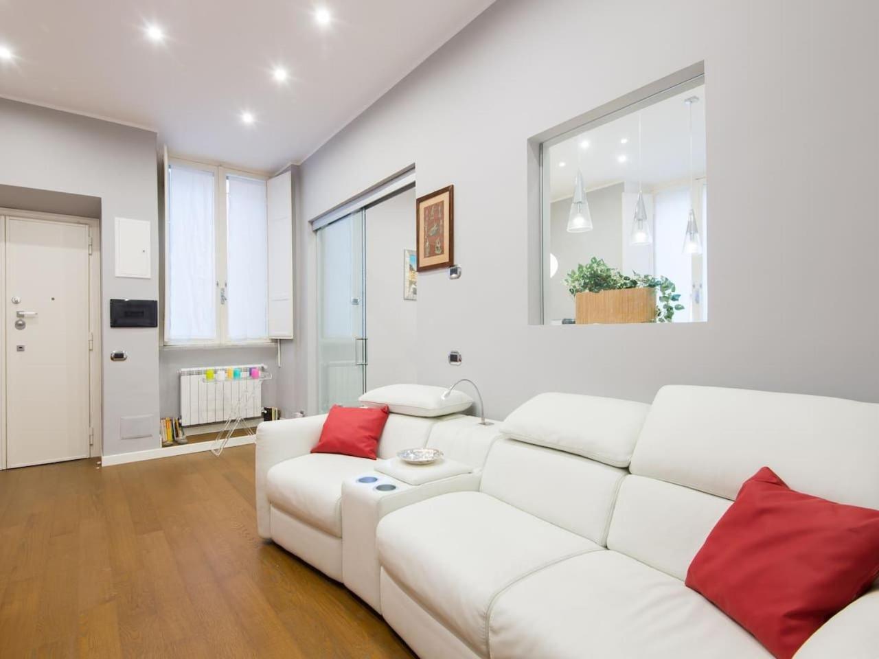 White House In Apartment