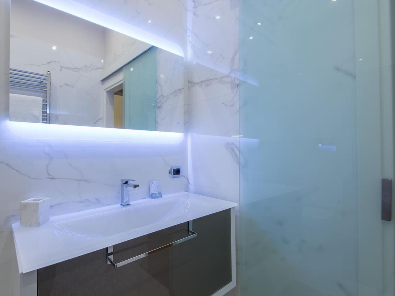 White House In Apartment Rome